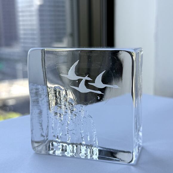 Skruf Crystal Swedish Art Glass Paperweight Bird Mountain Signed Edenflak Skruf - Picture 4 of 8